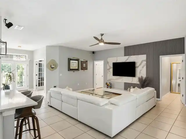 Listing Photo 8