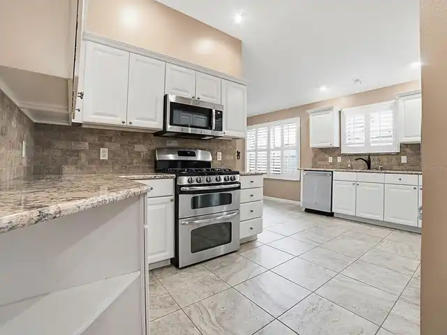 Listing Photo 12