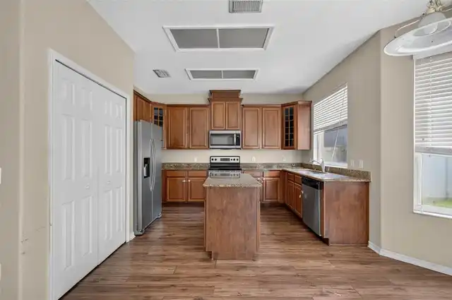 Listing Photo 16
