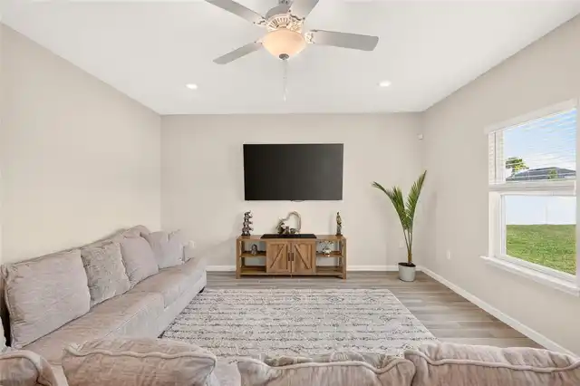 Listing Photo 14