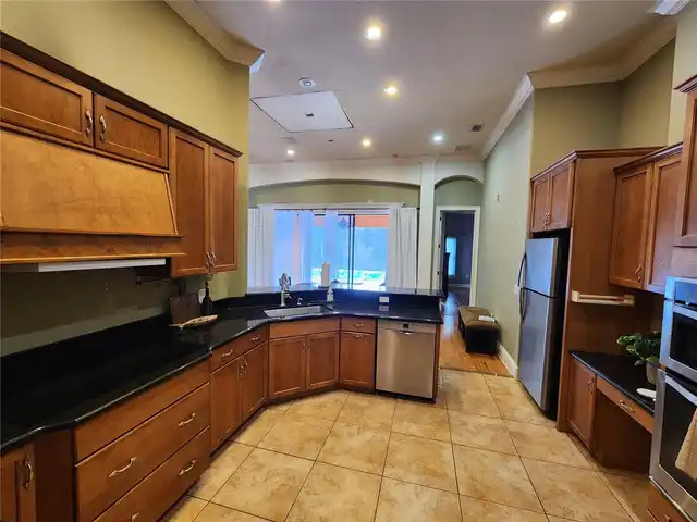 Listing Photo 8