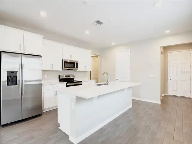 Listing Photo 5