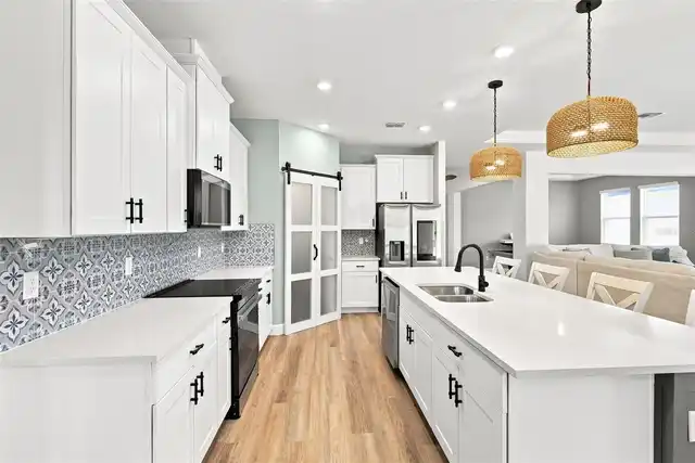 Listing Photo 11