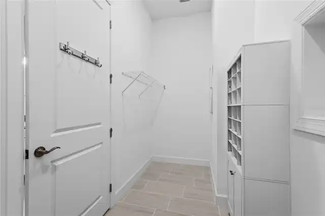 Listing Photo 12