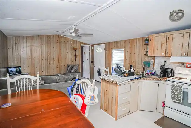 Listing Photo 9