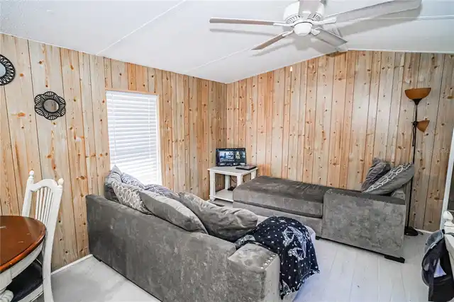 Listing Photo 10