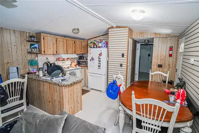 Listing Photo 11