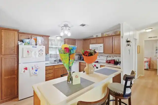 Listing Photo 12