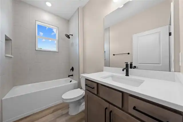 Listing Photo 12