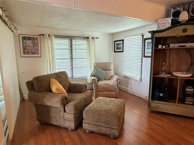 Listing Photo 8