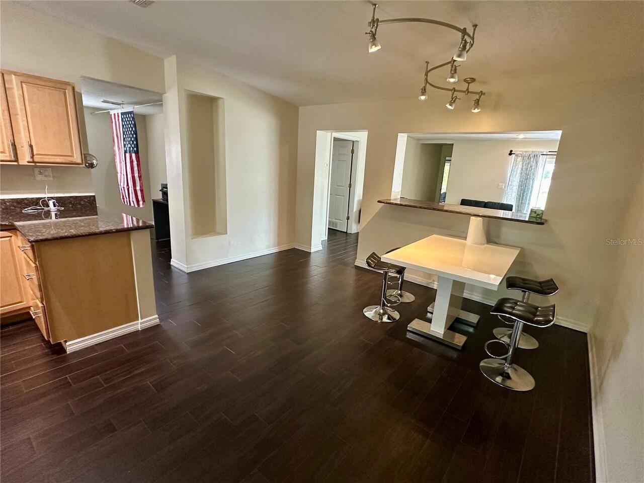 Listing Photo 8