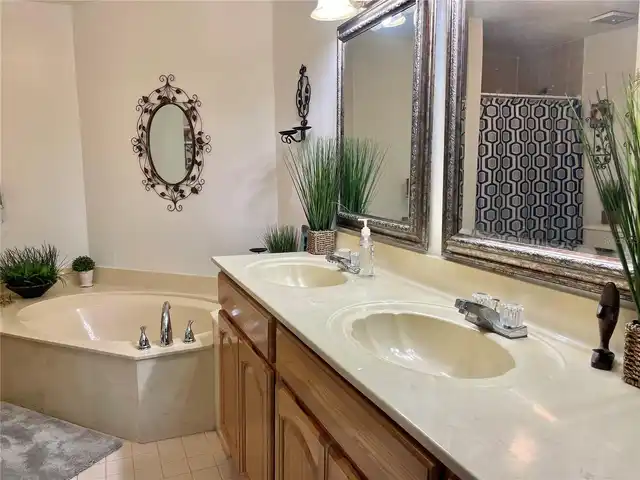 Listing Photo 10