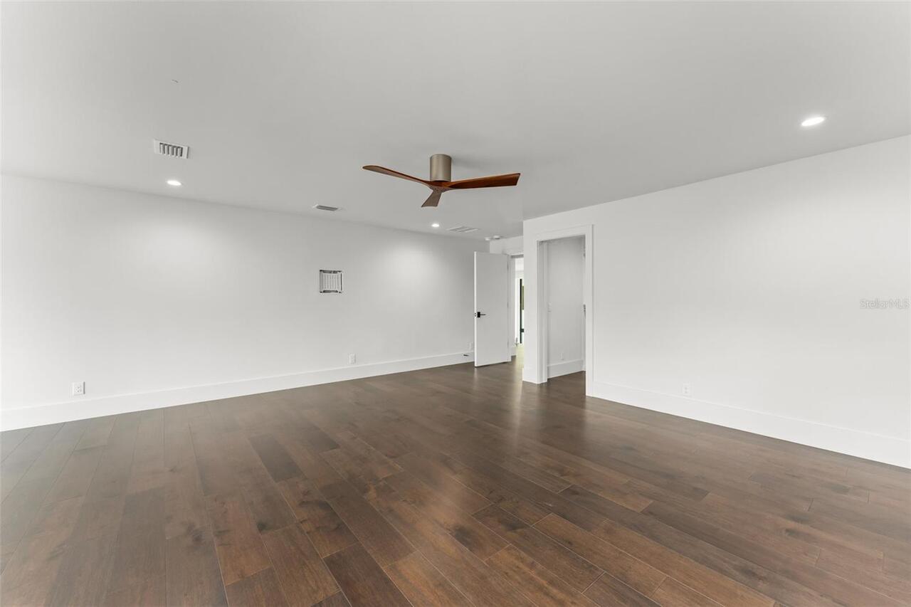 Listing Photo 34