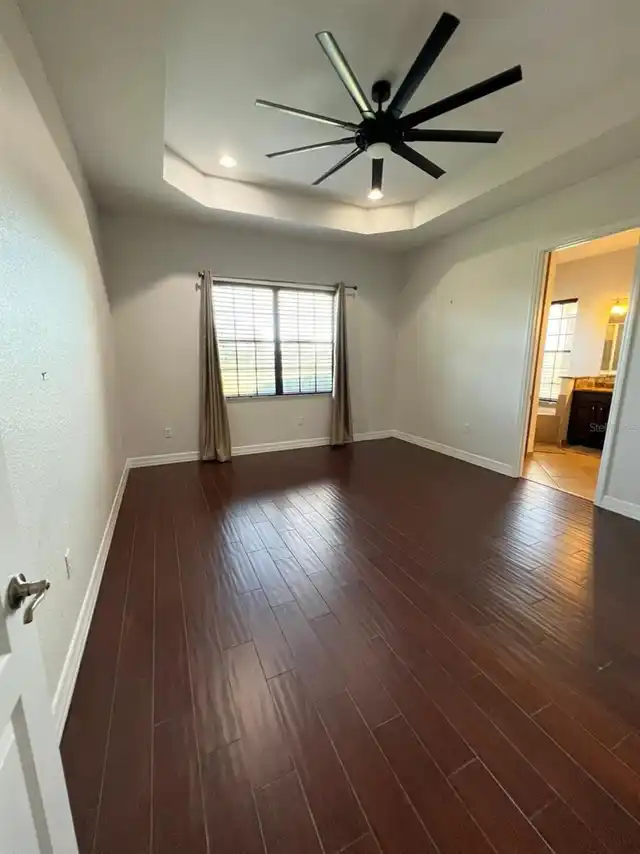 Listing Photo 12
