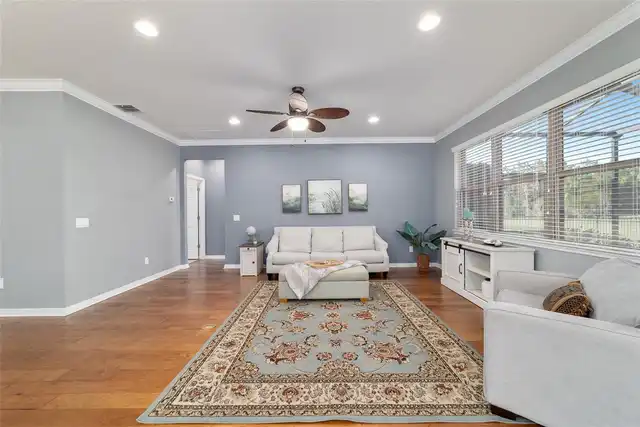 Listing Photo 8