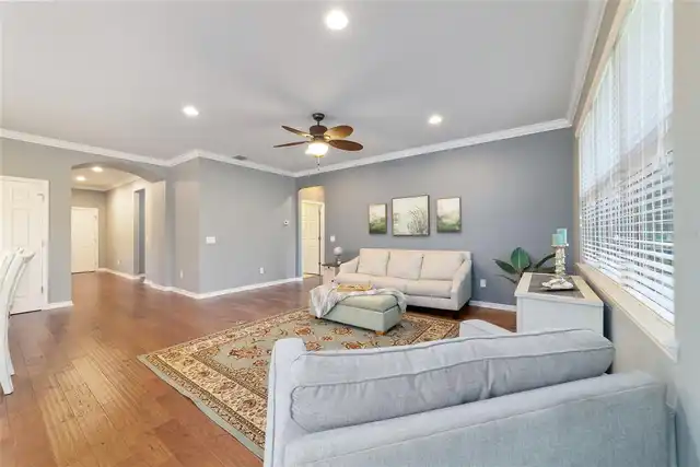 Listing Photo 9