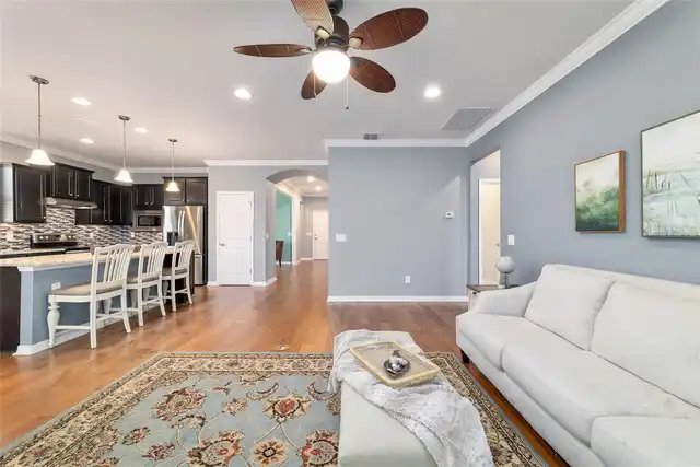 Listing Photo 10