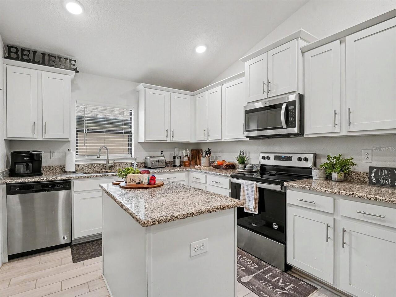 Listing Photo 11