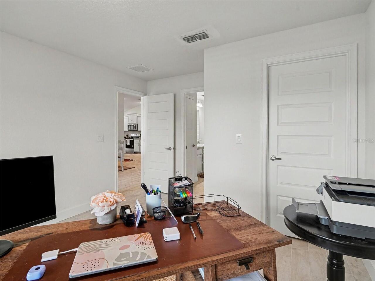 Listing Photo 12