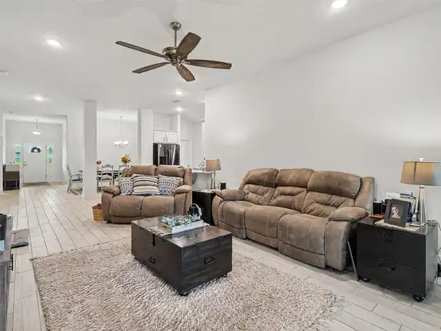 Listing Photo 6