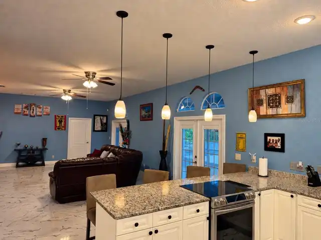 Listing Photo 10