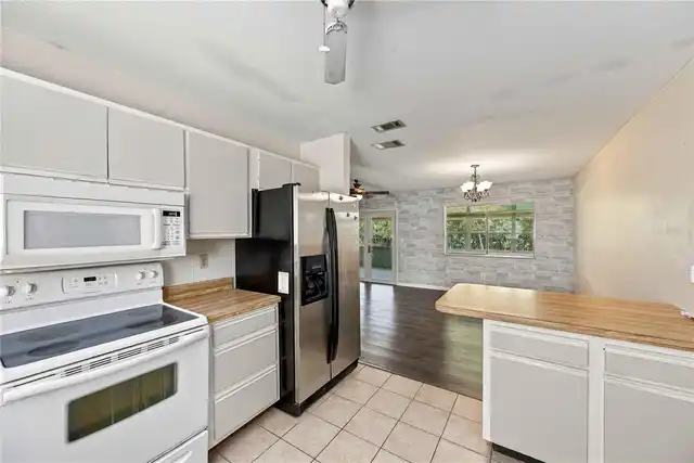 Listing Photo 9