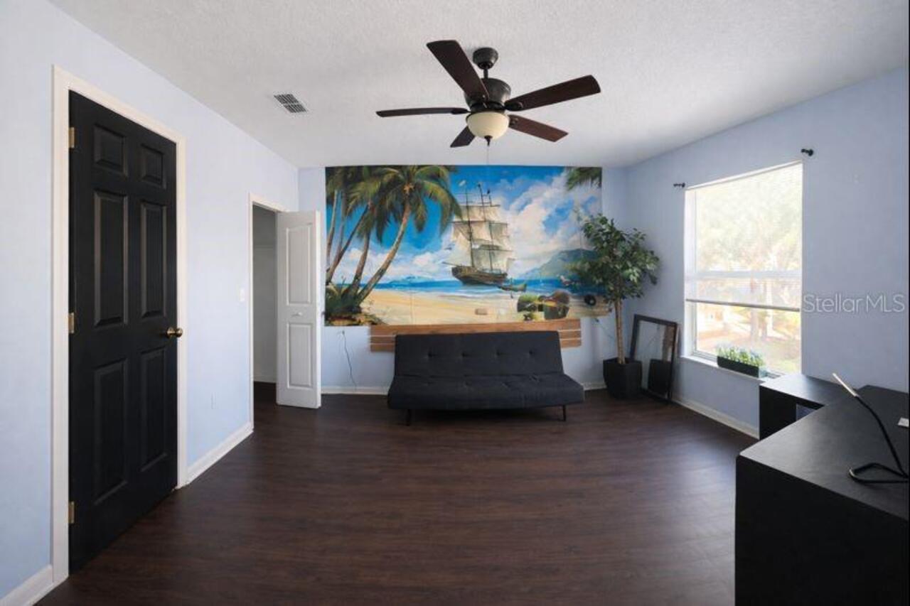 Listing Photo 10