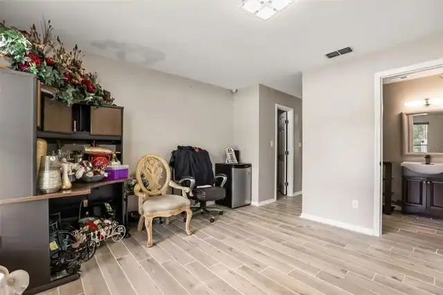 Listing Photo 19