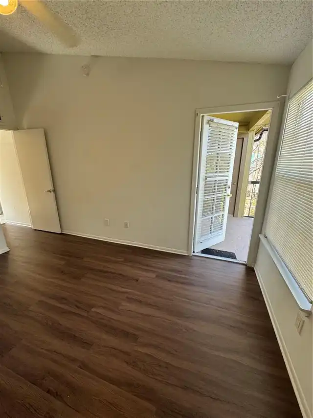 Listing Photo 9