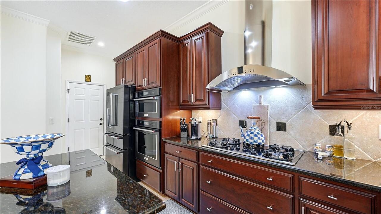 Listing Photo 12