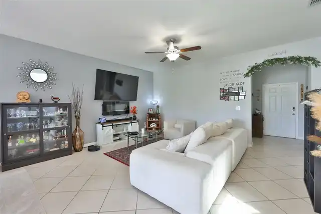 Listing Photo 12