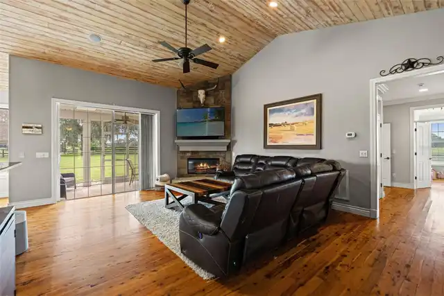Listing Photo 15