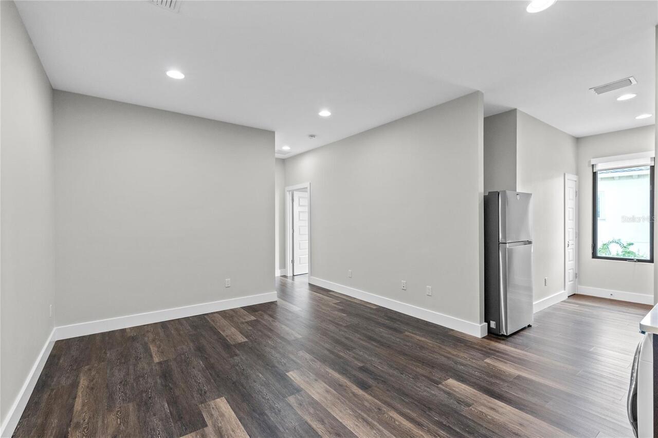Listing Photo 8