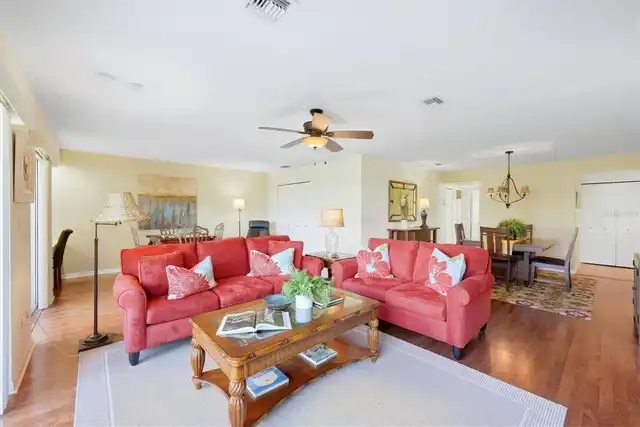 Listing Photo 11