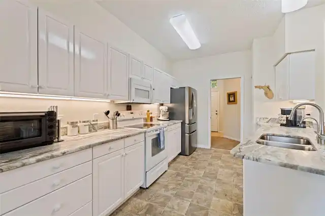 Listing Photo 9