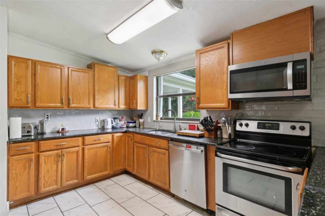 Listing Photo 10