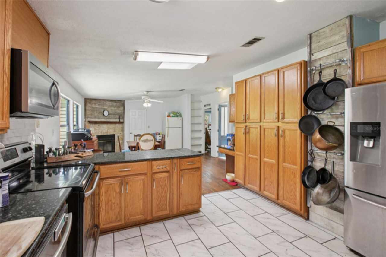 Listing Photo 11