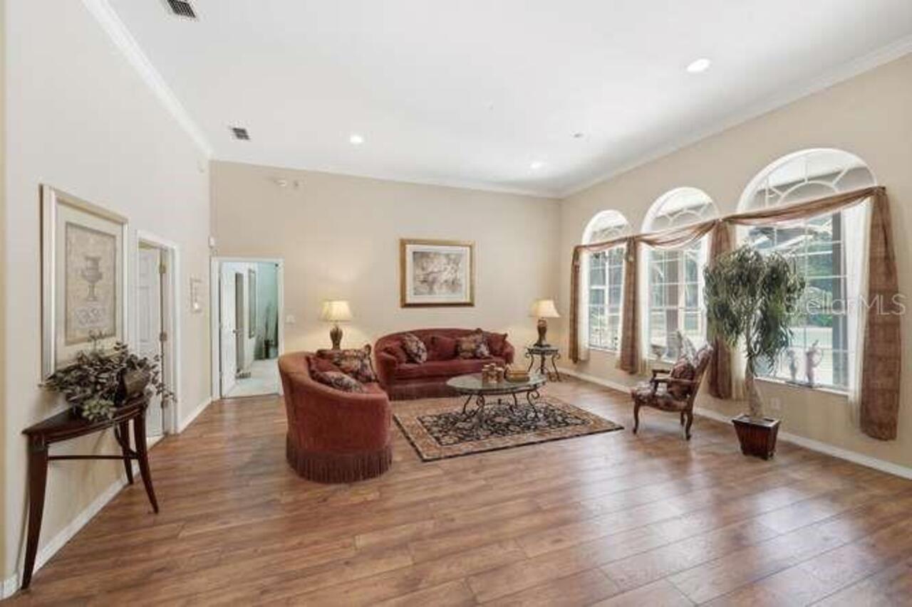 Listing Photo 10