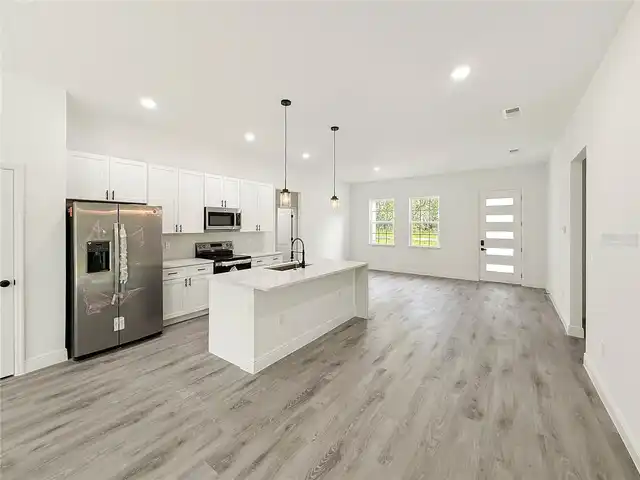 Listing Photo 14