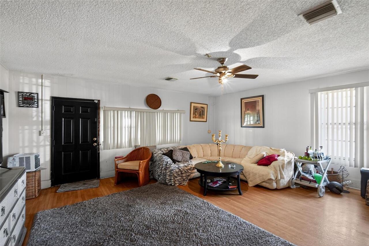 Listing Photo 12