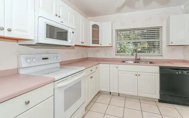 Listing Photo 14