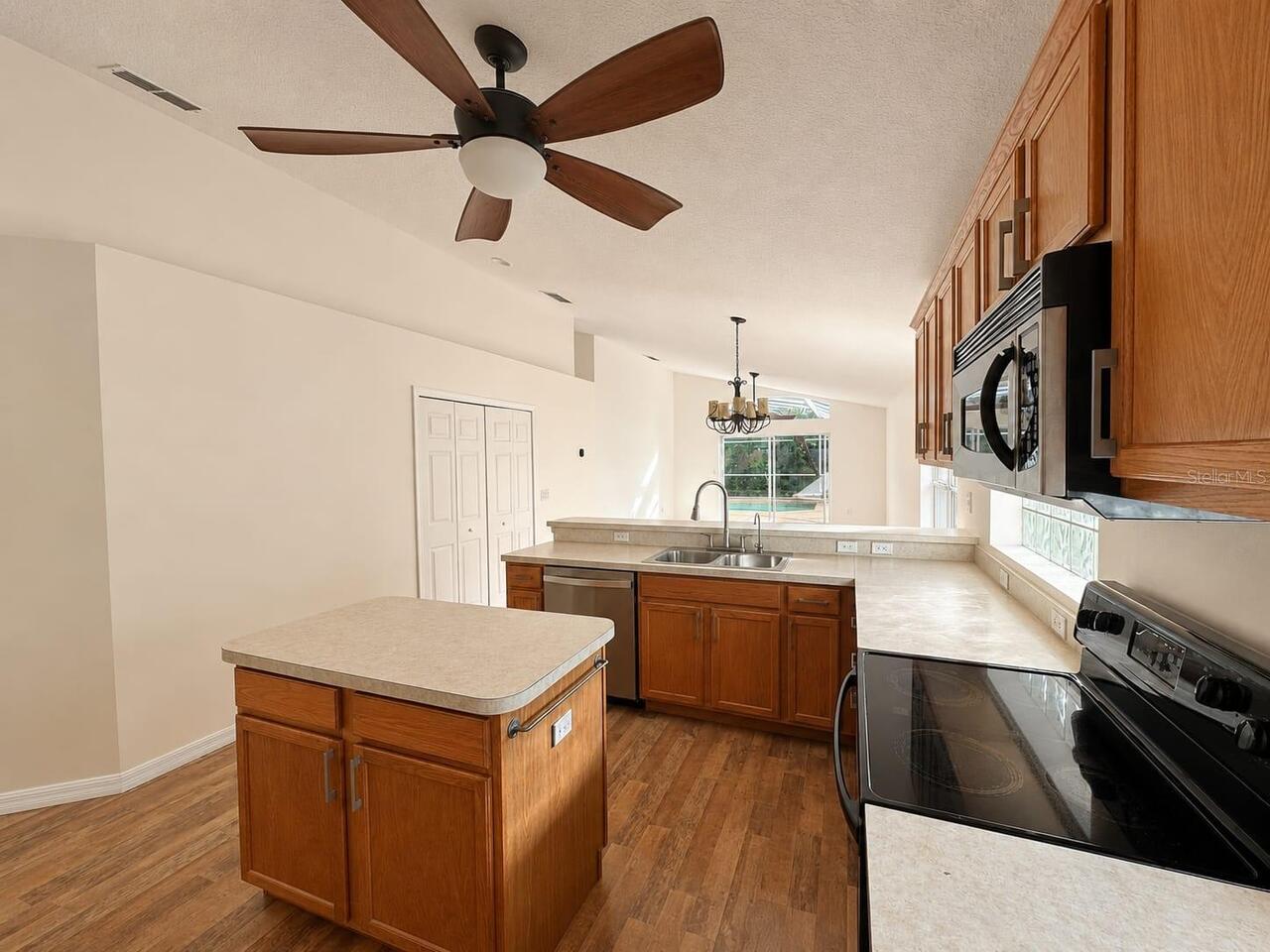 Listing Photo 11
