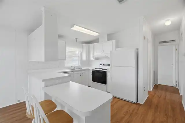 Listing Photo 9