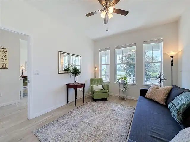 Listing Photo 12