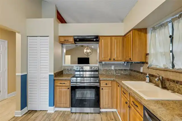 Listing Photo 12