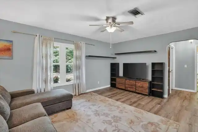 Listing Photo 8
