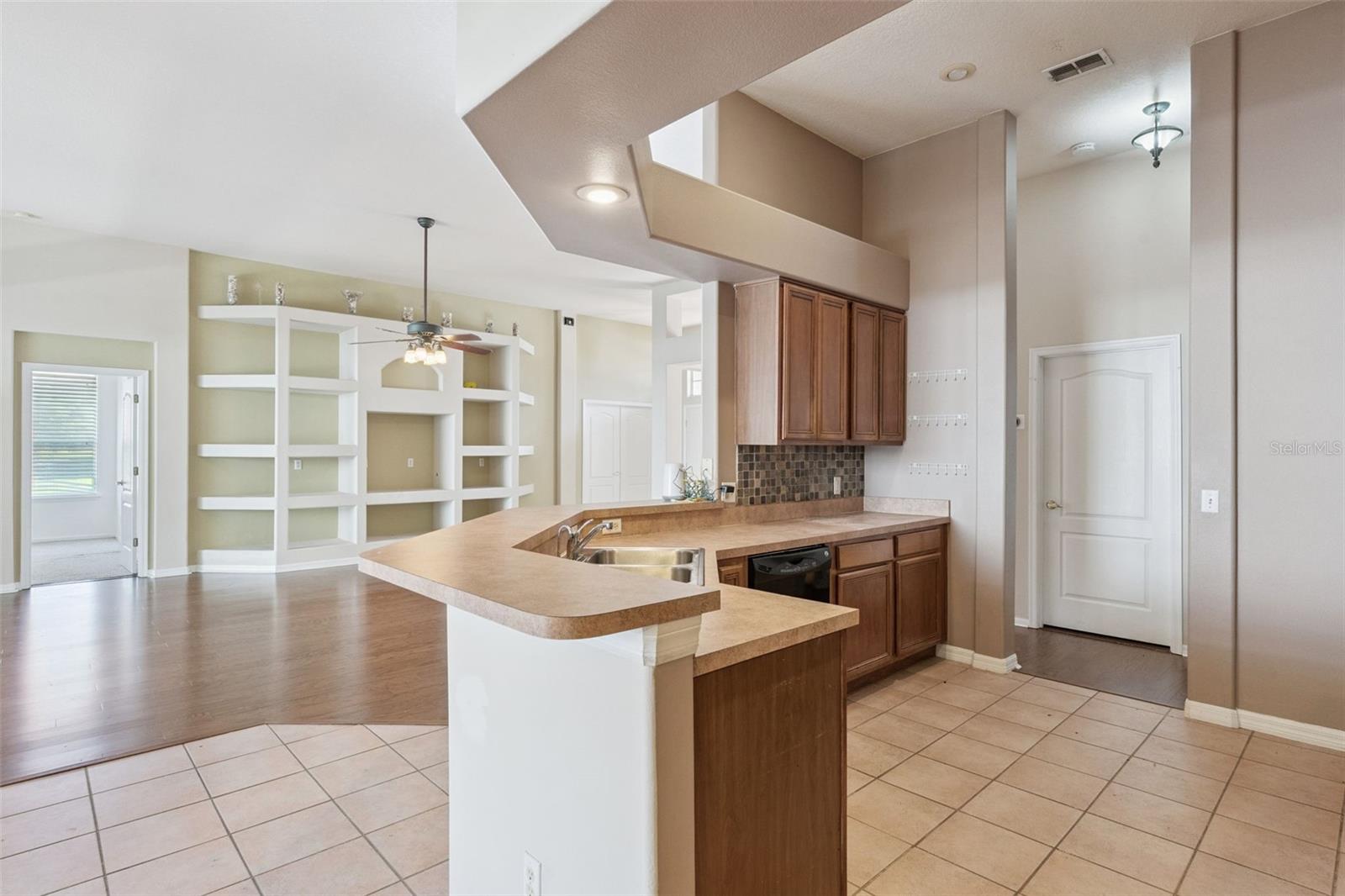 Listing Photo 11
