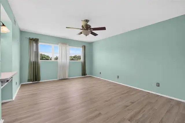Listing Photo 16