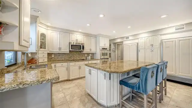 Listing Photo 7