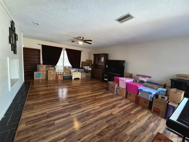 Listing Photo 9